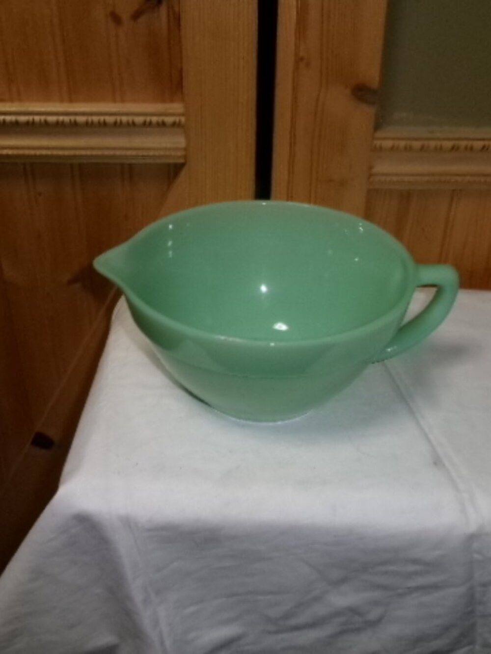 Vtg Fire KIng 4 cup Jadite batter bowl in EUC